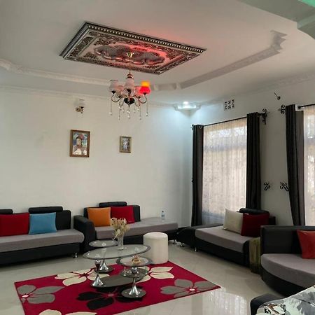 הוסטל Boma la Ngombe Evelina House מראה חיצוני תמונה