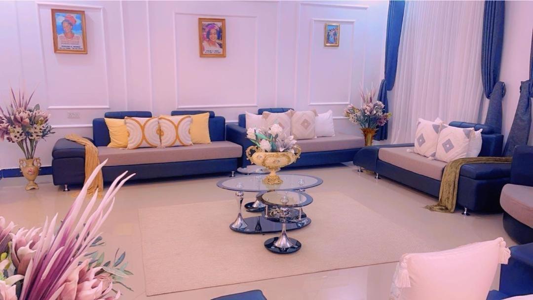 הוסטל Boma la Ngombe Evelina House מראה חיצוני תמונה
