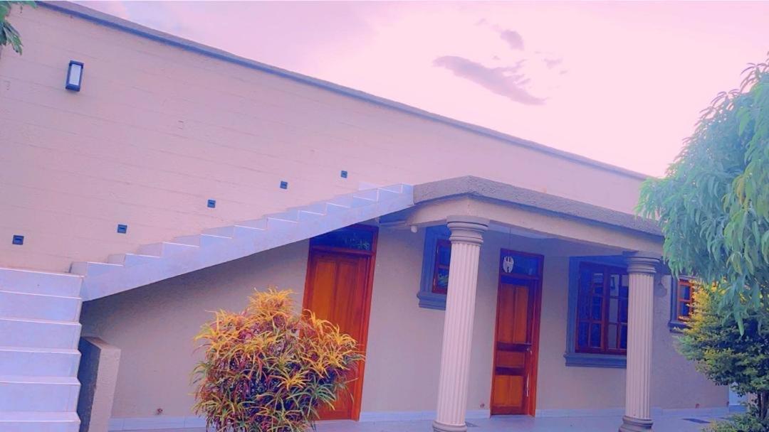 הוסטל Boma la Ngombe Evelina House מראה חיצוני תמונה