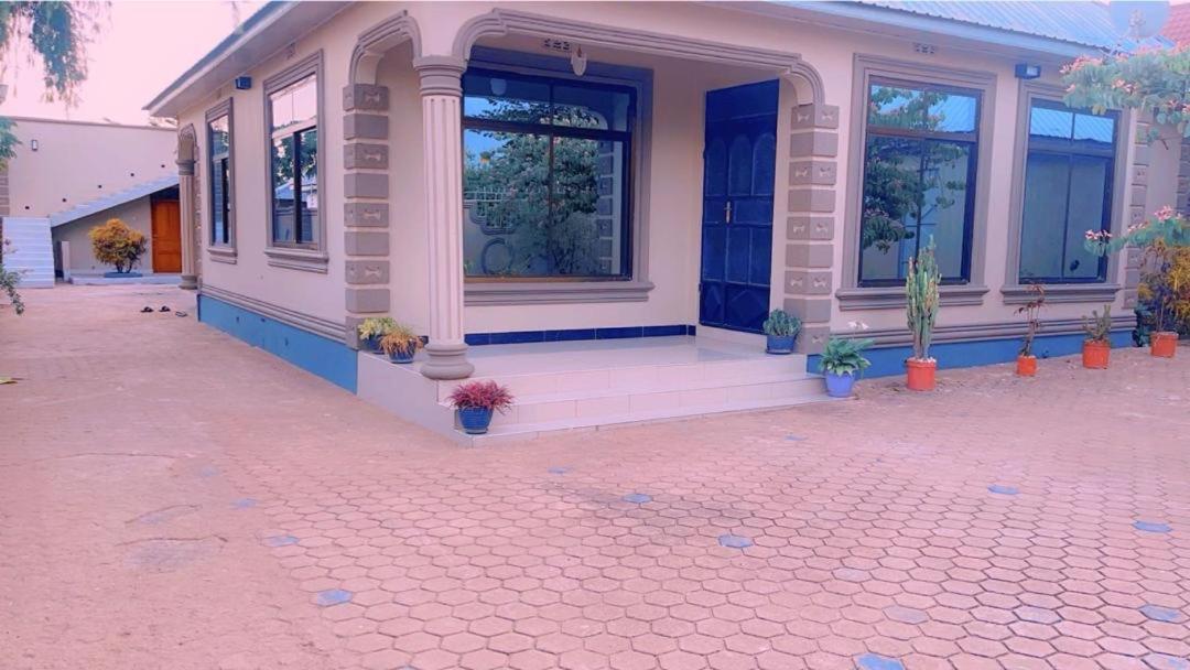הוסטל Boma la Ngombe Evelina House מראה חיצוני תמונה